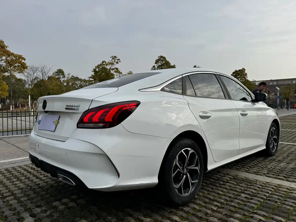 MG 5 2022 180DVVT CVT Luxury