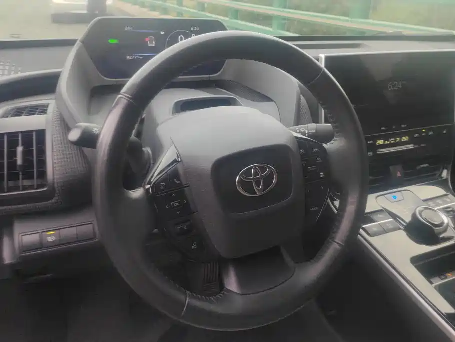 Toyota bZ4X — миниатюра 15
