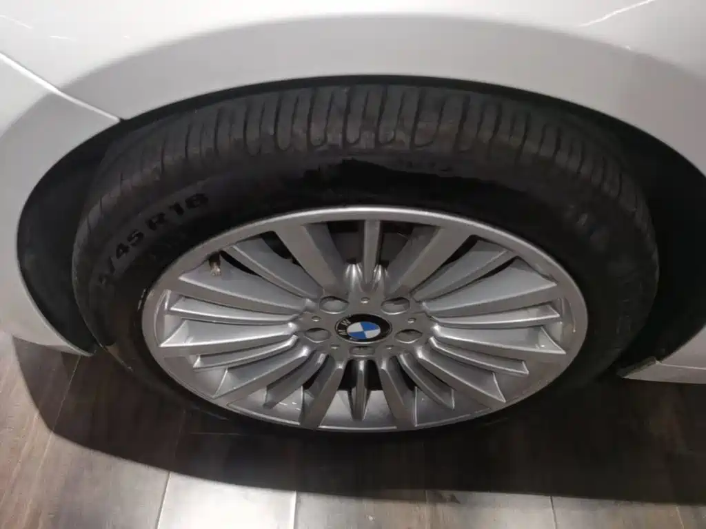 BMW 3 Series — миниатюра 23