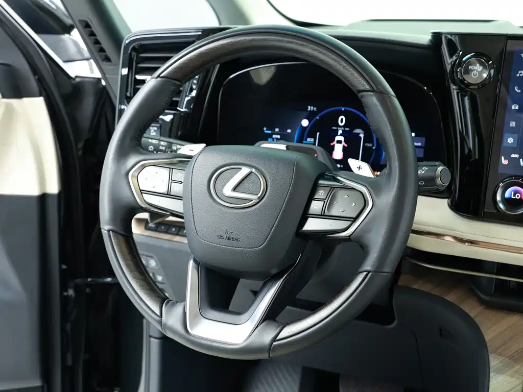 Lexus LM 2023 500h мест