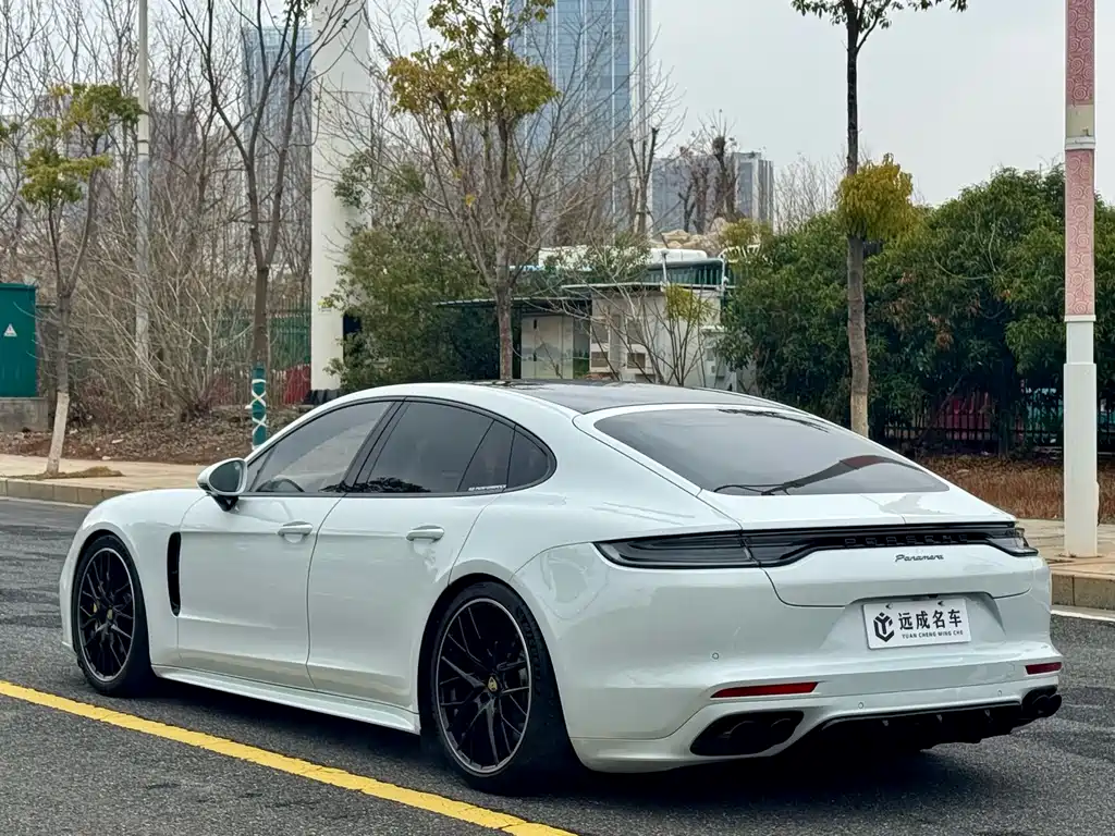 PORSCHE PANAMERA
