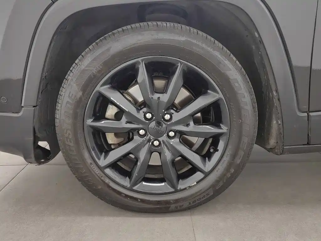 Jeep Cherokee (Import) — миниатюра 17