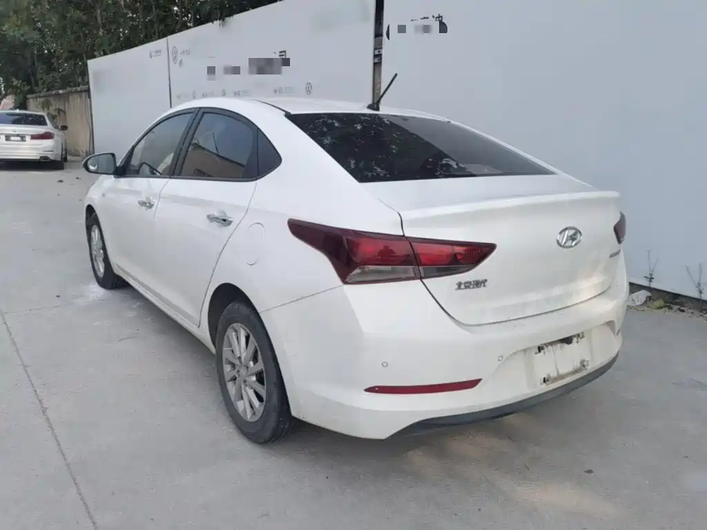 Hyundai Verna — миниатюра 5