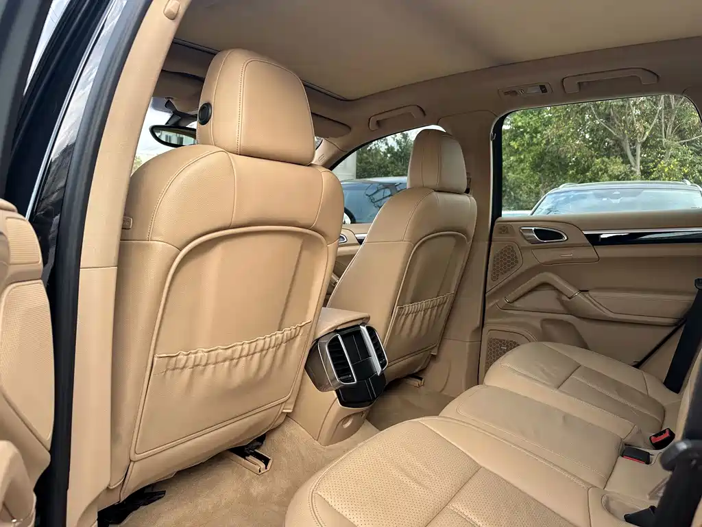 Porsche Cayenne — миниатюра 8