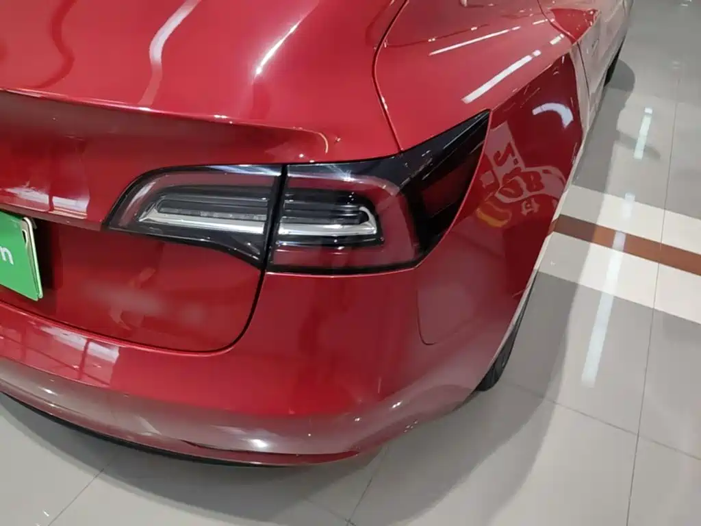 Tesla Model 3 — миниатюра 8