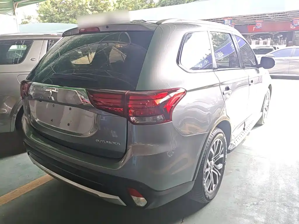 Mitsubishi Outlander — миниатюра 7
