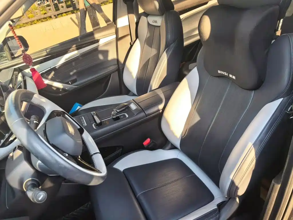 Geely Boyue L — миниатюра 11