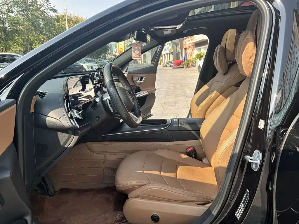 Mercedes-Benz E-Class — миниатюра 5