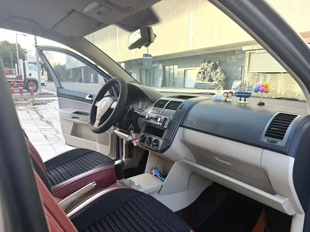 Volkswagen Polo 2009 1.4L MT