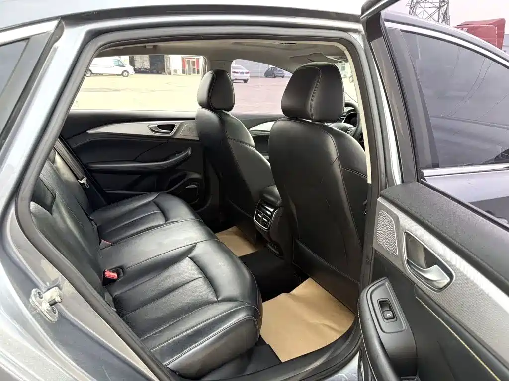 Roewe i6 MAX New Energy — миниатюра 14