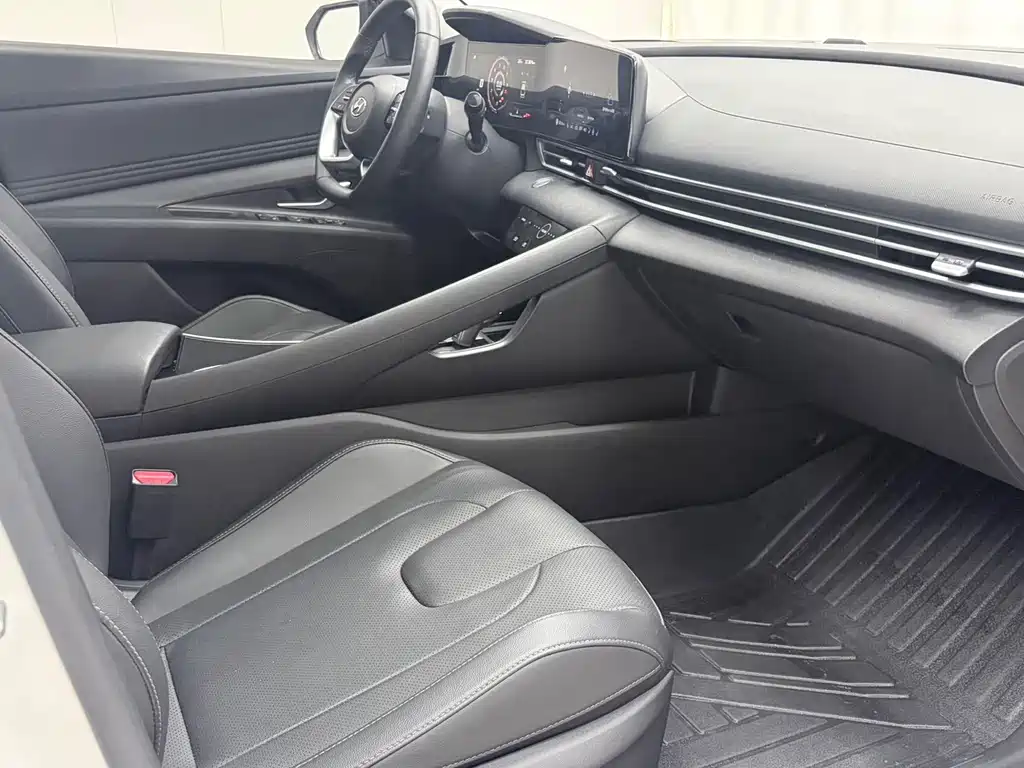 Hyundai Elantra — миниатюра 19