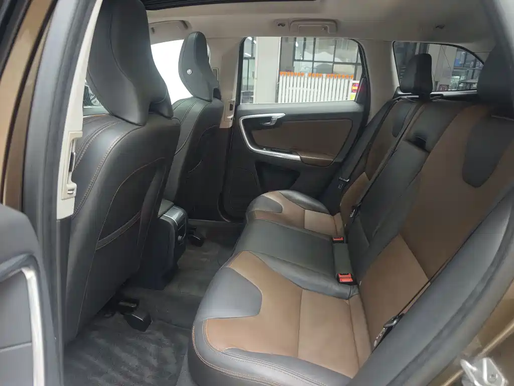 Volvo XC60 — миниатюра 10