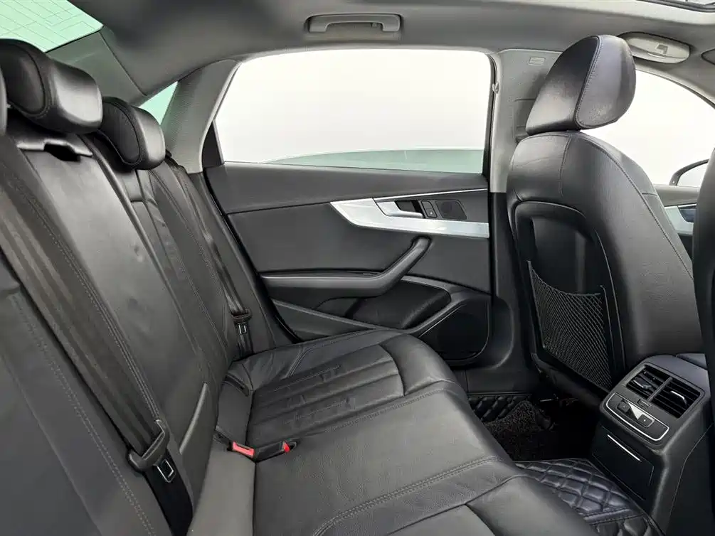 Audi A4L 2019 40 TFSI Fashion V