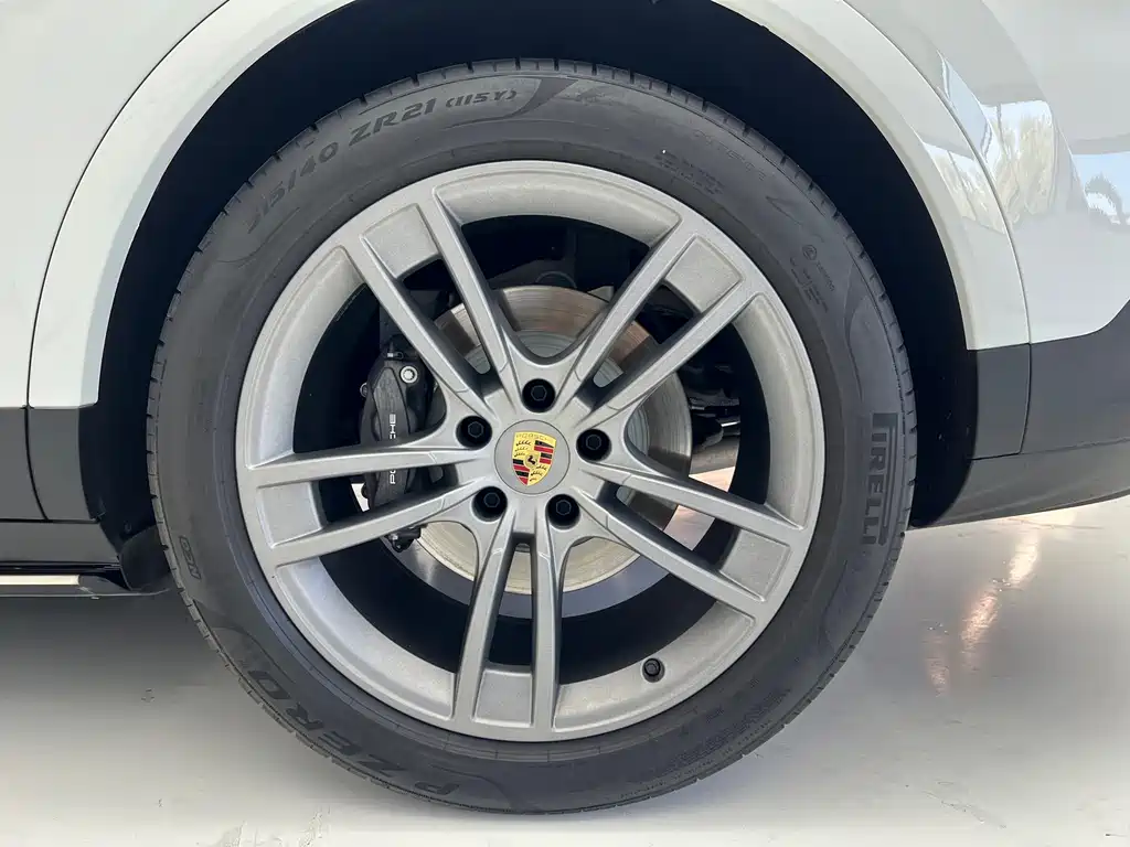 Porsche Cayenne — миниатюра 6