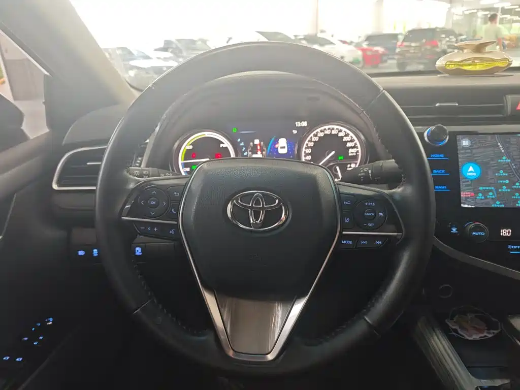 Toyota Camry — миниатюра 12