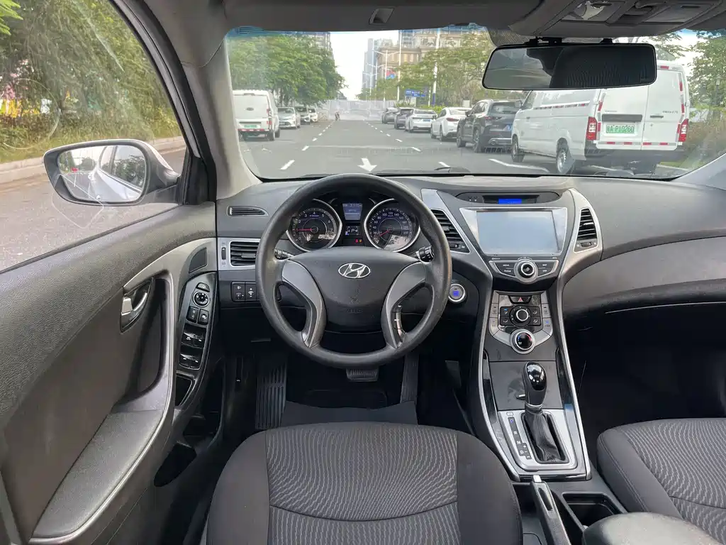 Hyundai Elantra Langdong — миниатюра 5