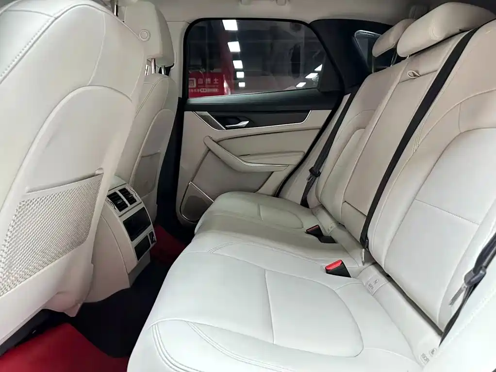 Jaguar F-PACE — миниатюра 9