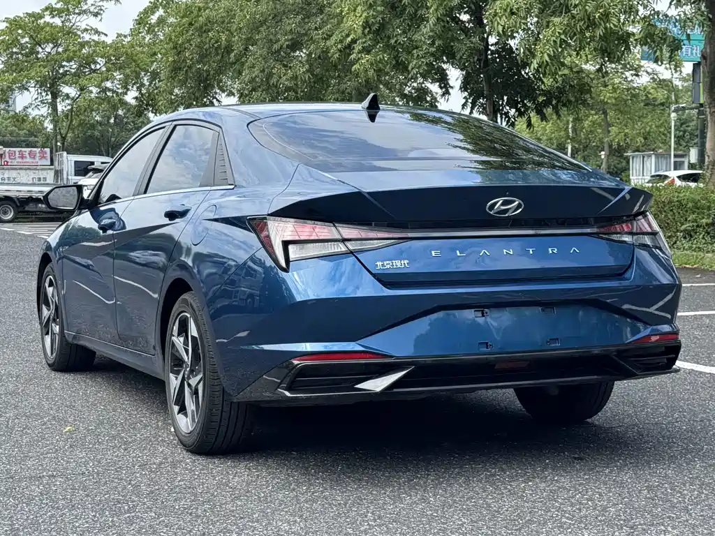 Hyundai Elantra — миниатюра 3