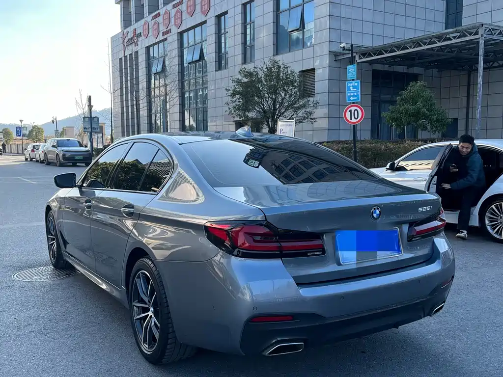 BMW 5 SERIES