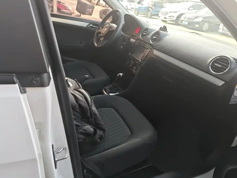 Volkswagen Jetta — миниатюра 8