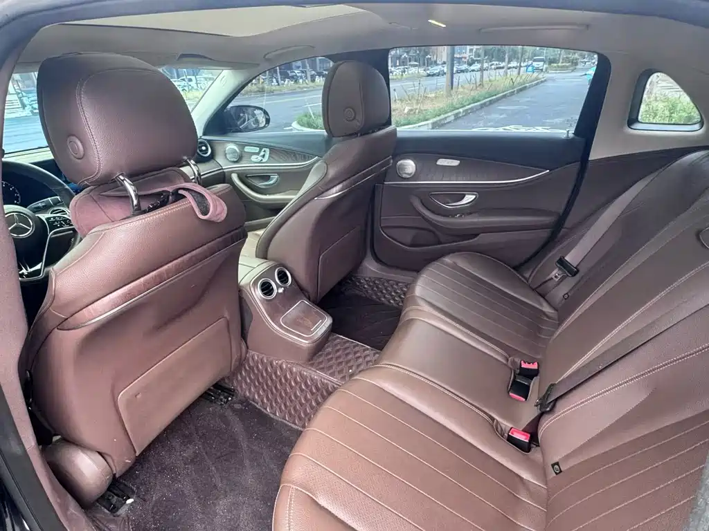 Mercedes-Benz E-Class — миниатюра 6