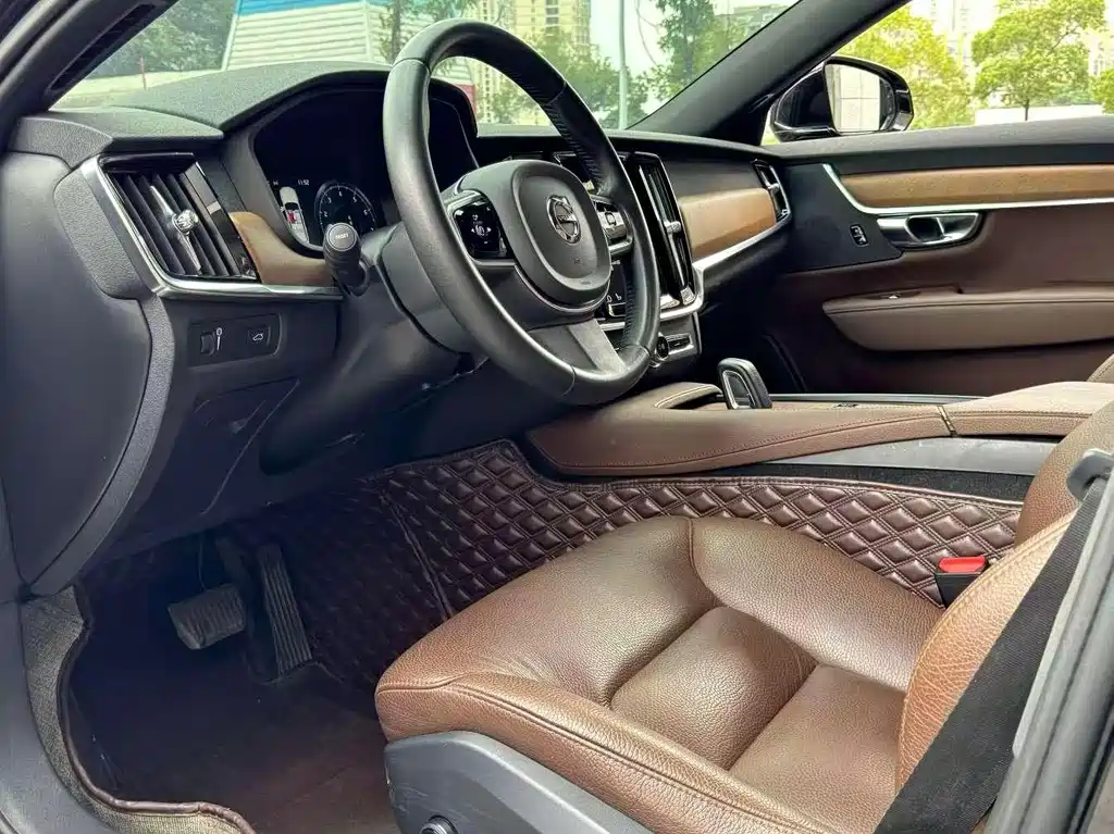 Volvo S90 — миниатюра 4