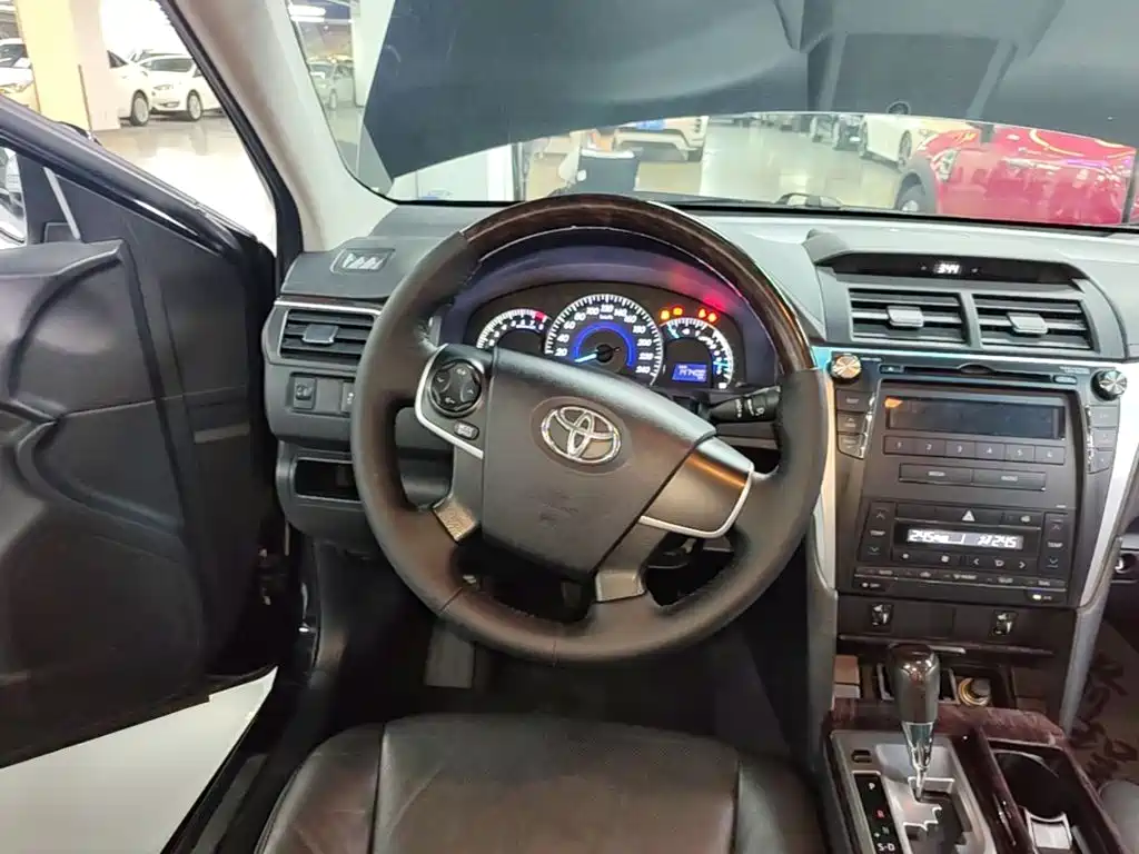 Toyota Camry — миниатюра 11