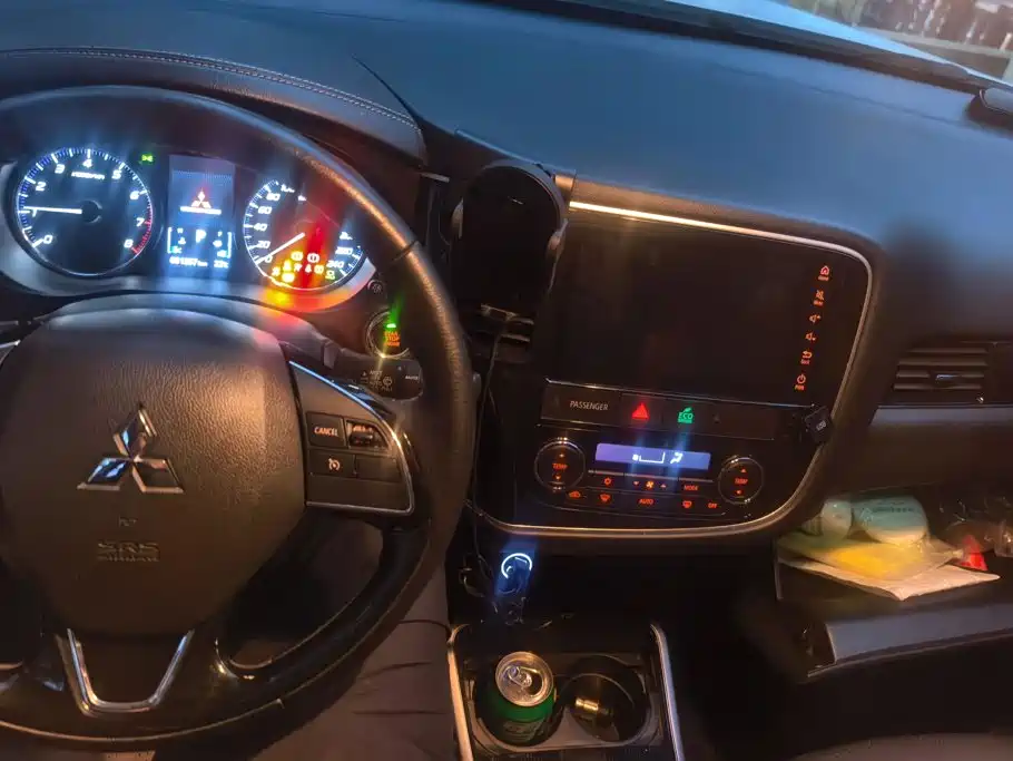 Mitsubishi Outlander — миниатюра 12