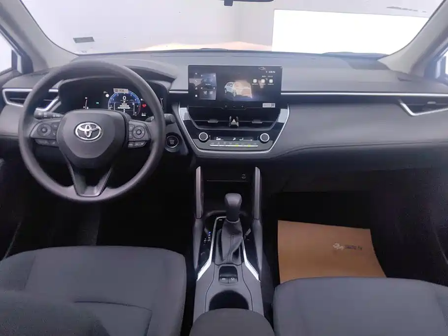 Toyota Corolla Cross — миниатюра 12