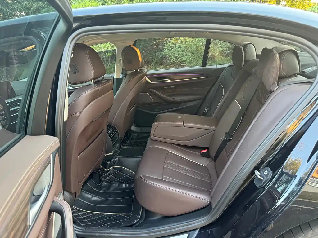 BMW 5 Series — миниатюра 8