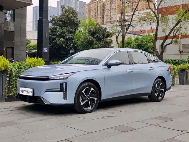2025 Geely Galaxy L6