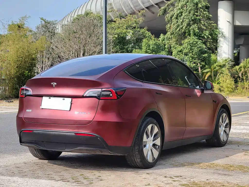 TESLA MODEL Y