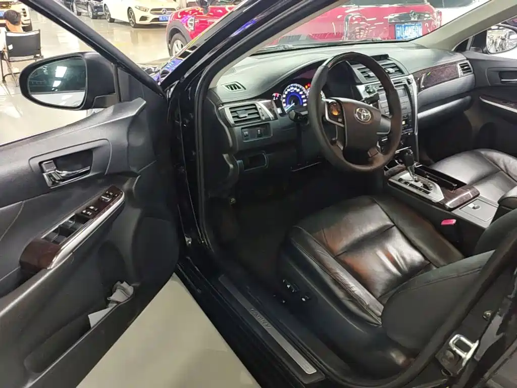 Toyota Camry — миниатюра 16