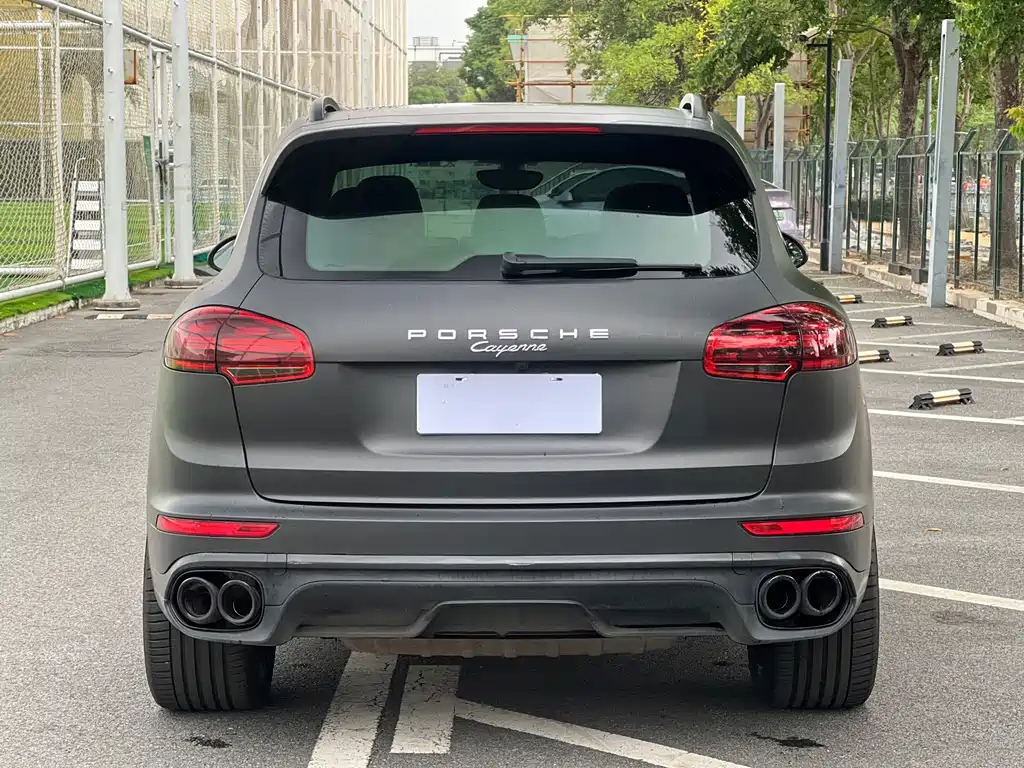 Porsche Cayenne — миниатюра 5
