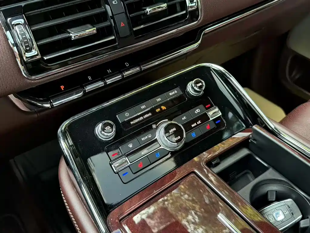 Lincoln Navigator — миниатюра 20