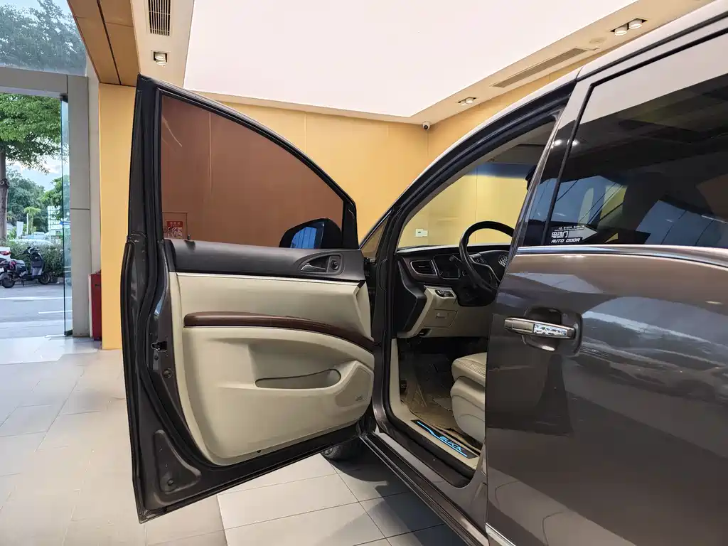 Buick GL8 2014 3.0L XT Luxury Flagship