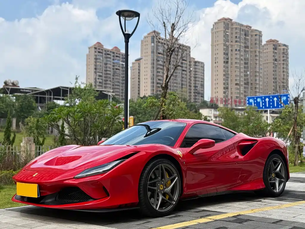 FERRARI F8
