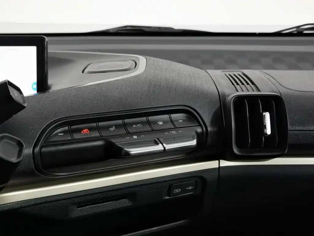 Baojun KiWi EV — миниатюра 12