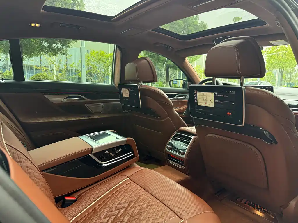 BMW 7 Series — миниатюра 18