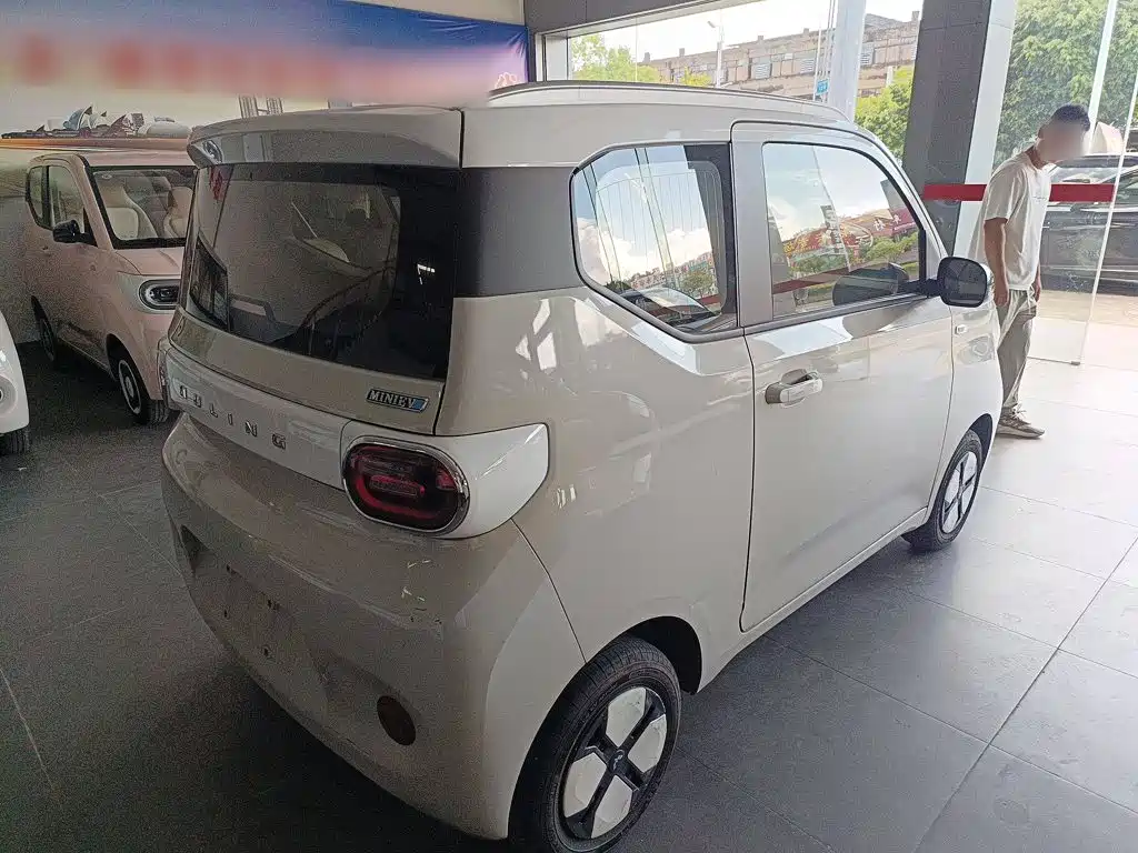 Wuling MINIEV — миниатюра 7
