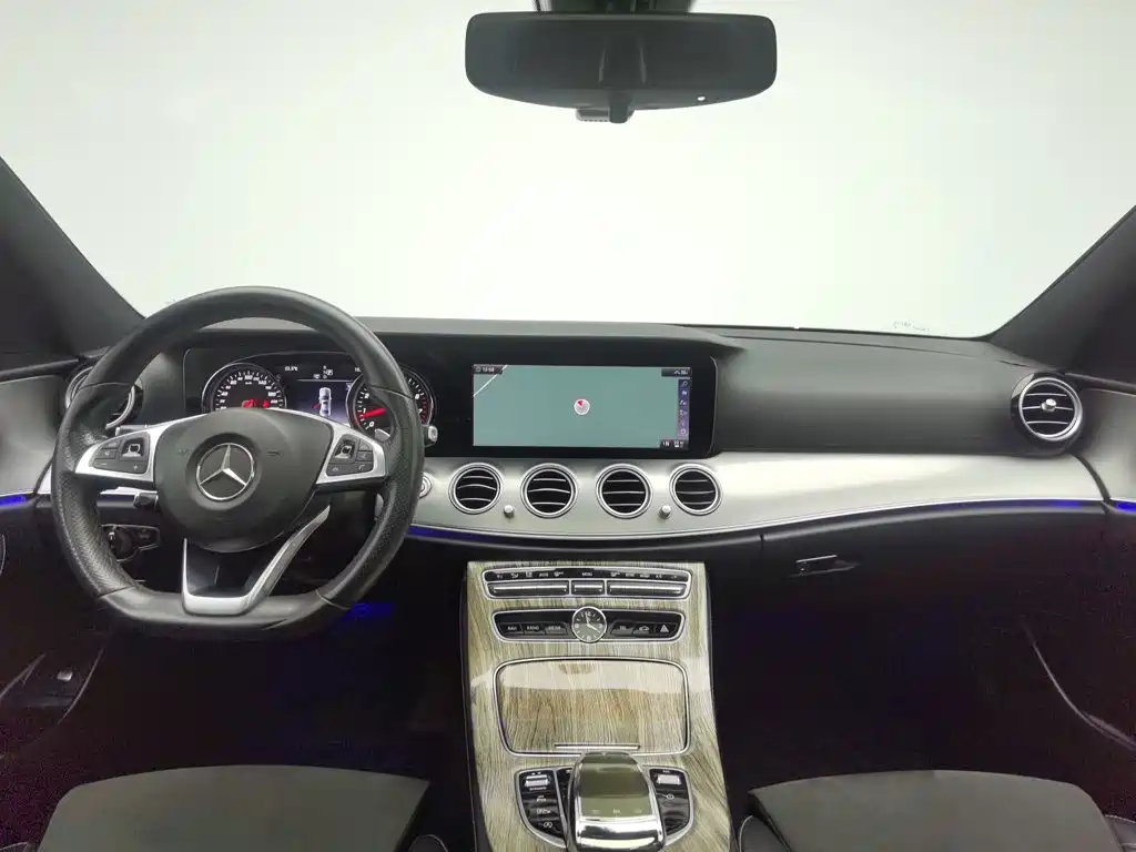 Mercedes-Benz E-Class — миниатюра 5