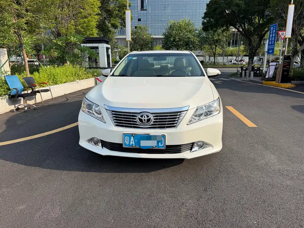 Toyota Camry — миниатюра 3