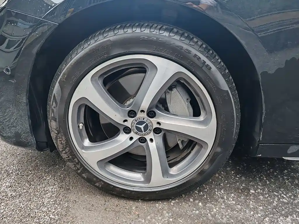 Mercedes-Benz E-Class — миниатюра 8