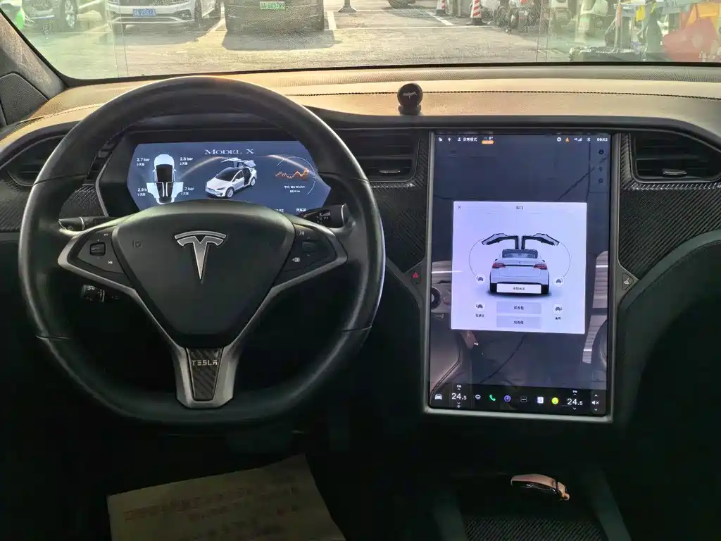TESLA MODEL X