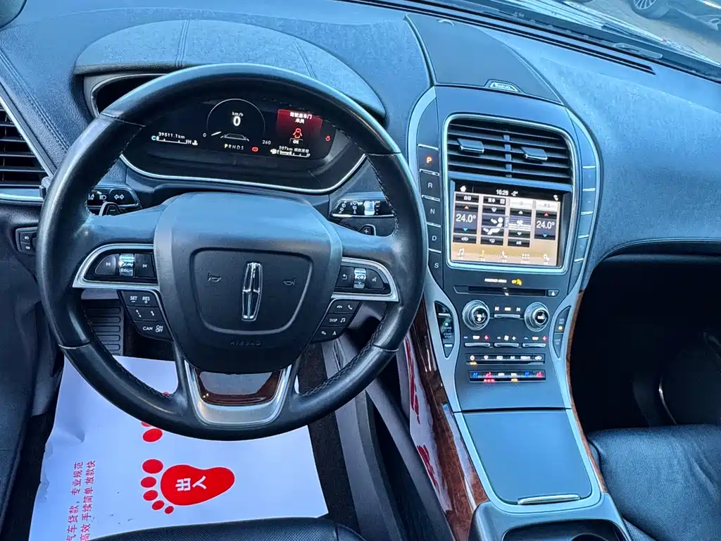 LINCOLN NAVIGATOR (IMPORT)