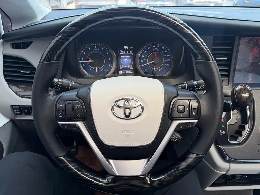 Toyota Sienna — миниатюра 11