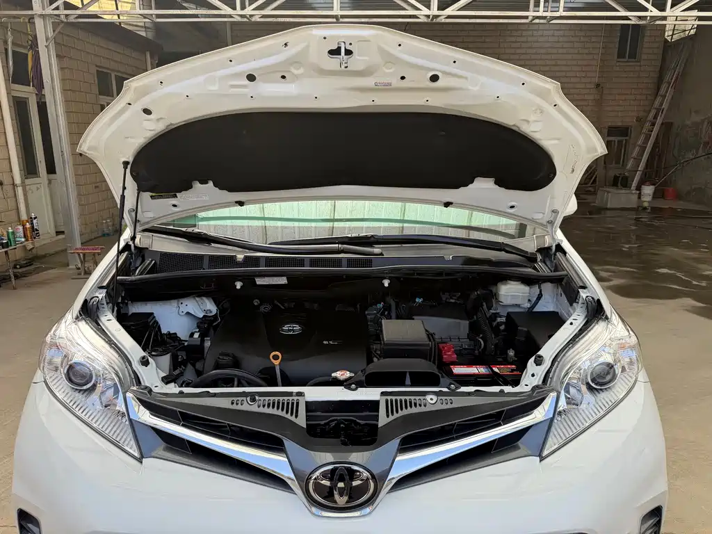 Toyota Sienna — миниатюра 14