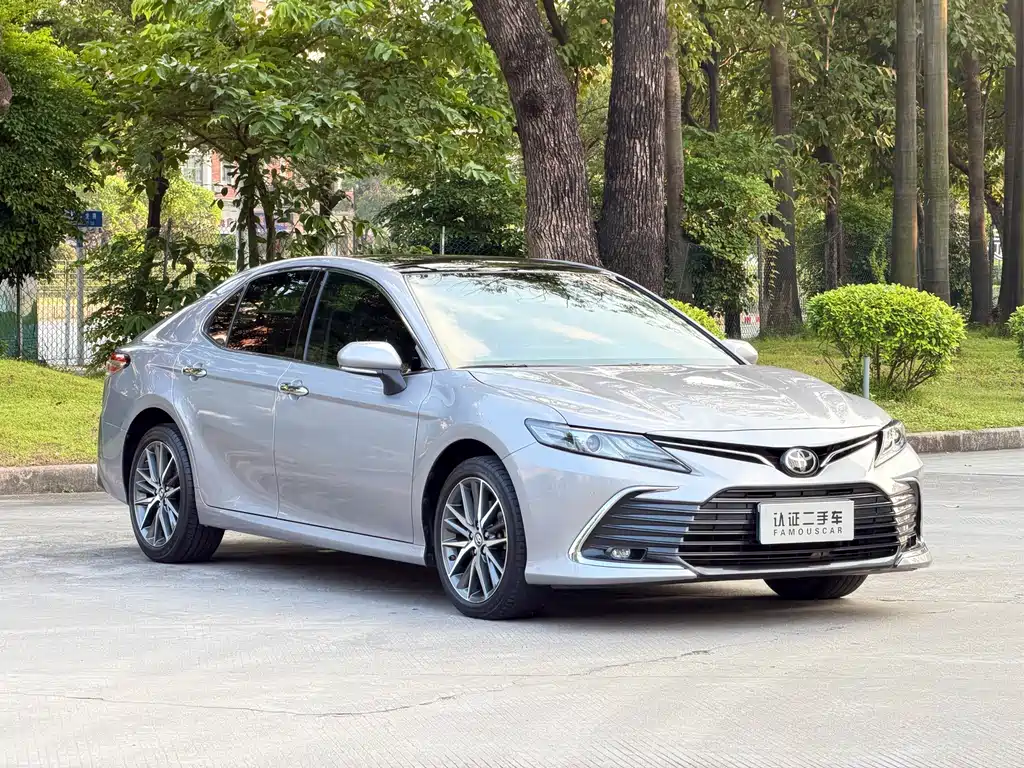 Toyota Camry — миниатюра 3