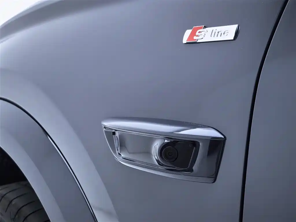 AUDI Q6L SPORTBACK E TRON