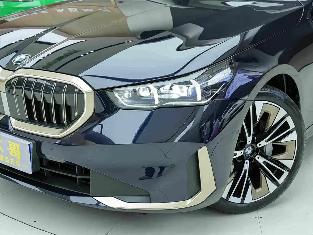 BMW 5 Series — миниатюра 19